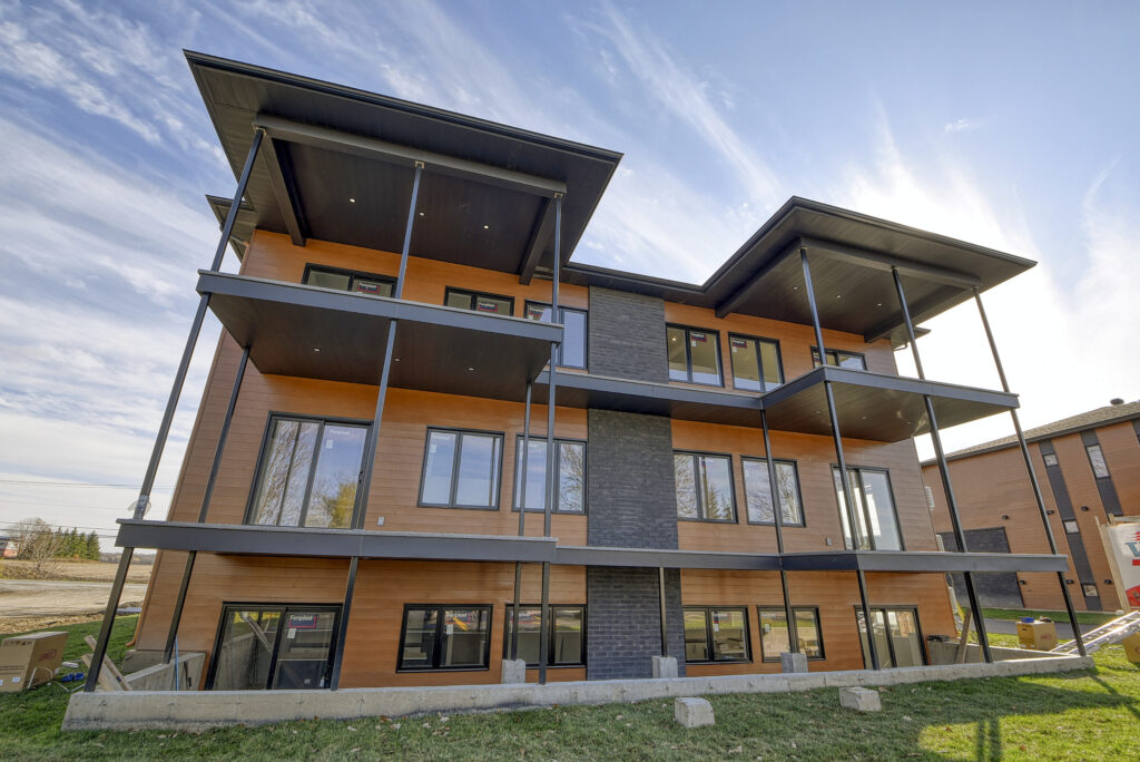 023-10943870-ext-001