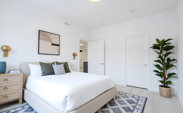 chambre avec lit, appartement 5 et demi à louer